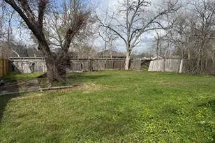 4809 Wenda St, Houston, TX 77033 - Photo 9