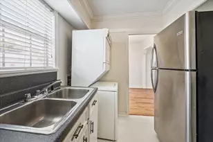 218 W 15th St, Houston, TX 77008 - Photo 13