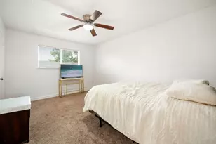 7272 Crownwest St, Houston, TX 77072 - Photo 13