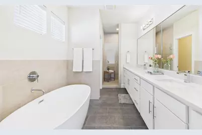 137 Eastwood Street, Houston, TX 77011 - Photo 9