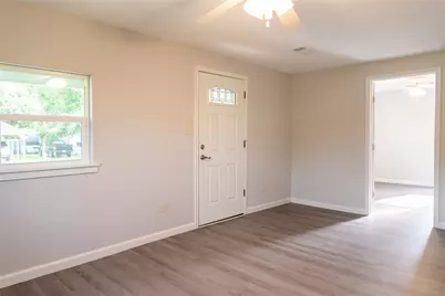134 E Bernard Street, Clute, TX 77531 - Photo 5