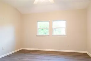 134 E Bernard St, Clute, TX 77531 - Photo 11