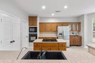 150 W Bristol Oak Cir, The Woodlands, TX 77382 - Photo 15