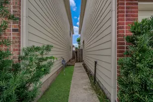 624 E 39th St, Houston, TX 77022 - Photo 5