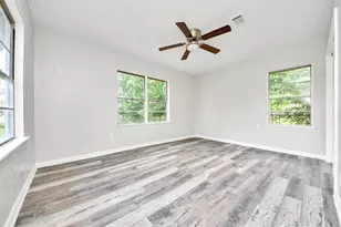 5875 Belcrest St, Houston, TX 77033 - Photo 15