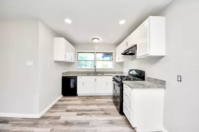 5875 Belcrest Street, Houston, TX 77033 - Photo 11