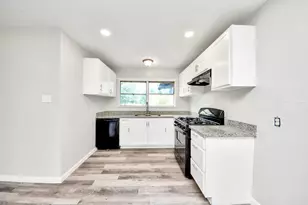 5875 Belcrest St, Houston, TX 77033 - Photo 11