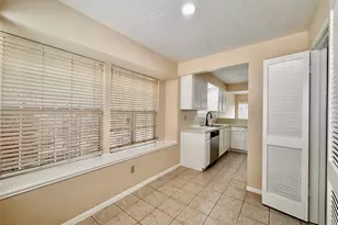 6437 Chatham Island Ln, Houston, TX 77035 - Photo 13