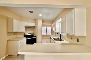 6437 Chatham Island Ln, Houston, TX 77035 - Photo 9