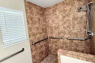 106 Longacre Dr, Conroe, TX 77304 - Photo 17