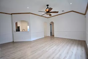 9238 Clearwood Landing Blvd, Houston, TX 77075 - Photo 3