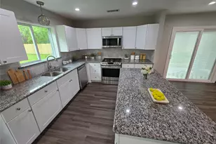 910 Royal Oak Dr, Dickinson, TX 77539 - Photo 11