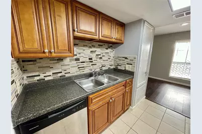 1516 Bay Area Boulevard #E4, Houston, TX 77058 - Photo 9