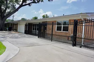 902 Hidden Valley Dr, Houston, TX 77088 - Photo 1