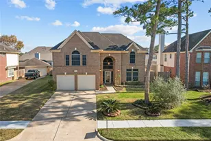 2405 Evergreen Dr, Pearland, TX 77581 - Photo 1