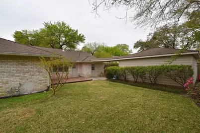 10802 Meadow Lake Lane, Houston, TX 77042 - Photo 35