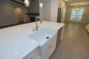 10802 Meadow Lake Ln, Houston, TX 77042 - Photo 15