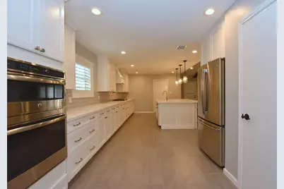 10802 Meadow Lake Lane, Houston, TX 77042 - Photo 9