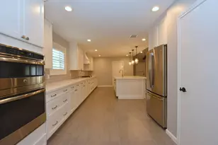 10802 Meadow Lake Ln, Houston, TX 77042 - Photo 9