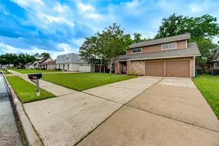 12103 Alston Dr, Meadows Place, TX 77477 - Photo 3