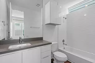 5871 E Post Oak Ln, Houston, TX 77055 - Photo 31