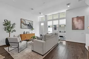 5871 E Post Oak Ln, Houston, TX 77055 - Photo 11