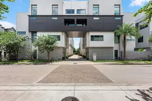 5871 E Post Oak Ln, Houston, TX 77055 - Photo 3