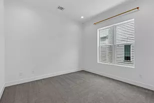 5871 E Post Oak Ln, Houston, TX 77055 - Photo 31