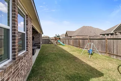 13510 Fallbrook Circle, Mont Belvieu, TX 77535 - Photo 25