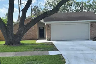 14207 Greenway Dr, Sugar Land, TX 77498 - Photo 1