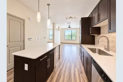 10402 Town and Country Way #720, Houston, TX 77024 - Photo 3