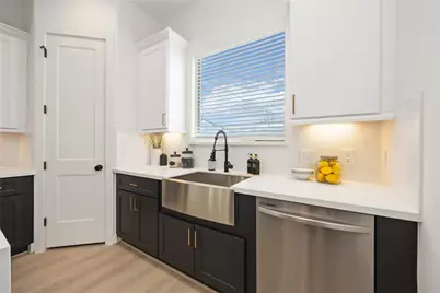 7809 Amelia Road #B, Houston, TX 77055 - Photo 11