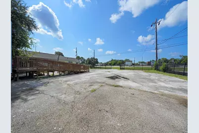 802 E 32nd Street, Houston, TX 77022 - Photo 23