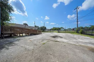 802 E 32nd St, Houston, TX 77022 - Photo 23