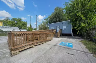 802 E 32nd St, Houston, TX 77022 - Photo 3