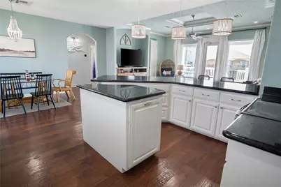 932 Kent, Crystal Beach, TX 77650 - Photo 13