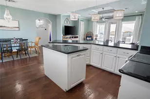 932 Kent, Crystal Beach, TX 77650 - Photo 13