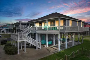 932 Kent, Crystal Beach, TX 77650 - Photo 3