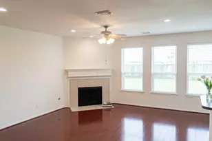 2032 Creek Shore Ln, Pearland, TX 77581 - Photo 1