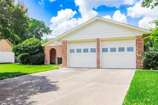 12231 Meadowdale Dr, Stafford, TX 77477 - Photo 3