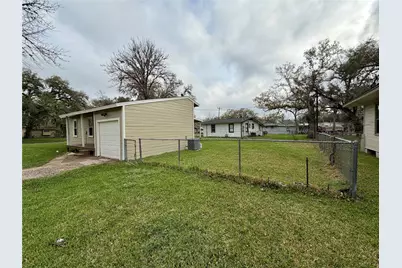234 Jasmine Street, Lake Jackson, TX 77566 - Photo 3