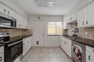 823 S Ripple Creek Dr, Houston, TX 77057 - Photo 15