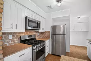 11227 Greenwillow St, Houston, TX 77035 - Photo 13