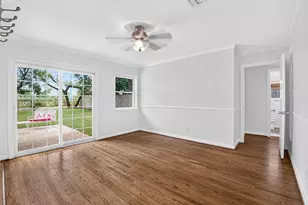 11227 Greenwillow St, Houston, TX 77035 - Photo 9