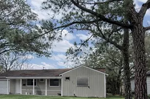 1406 4th Ave N, Texas City, TX 77590 - Photo 3