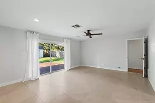 10306 Oak Point Dr, Houston, TX 77043 - Photo 7