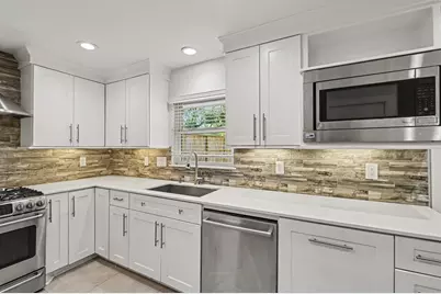 10306 Oakpoint Drive, Houston, TX 77043 - Photo 9