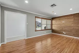 10306 Oak Point Dr, Houston, TX 77043 - Photo 11
