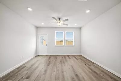 1121 Avenue M, Bay City, TX 77414 - Photo 9
