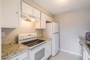 10122 Waterstone Dr, Houston, TX 77042 - Photo 9
